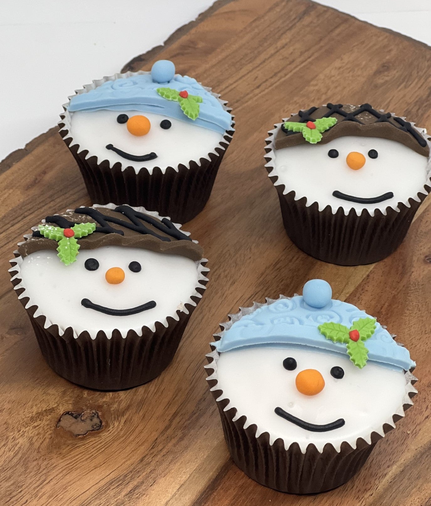 Snowman Cupcakes (1 pack of 4)